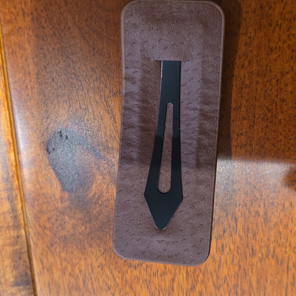 Chic Hair Clip/Barrette with Iconic Logo - Picture 3 of 5